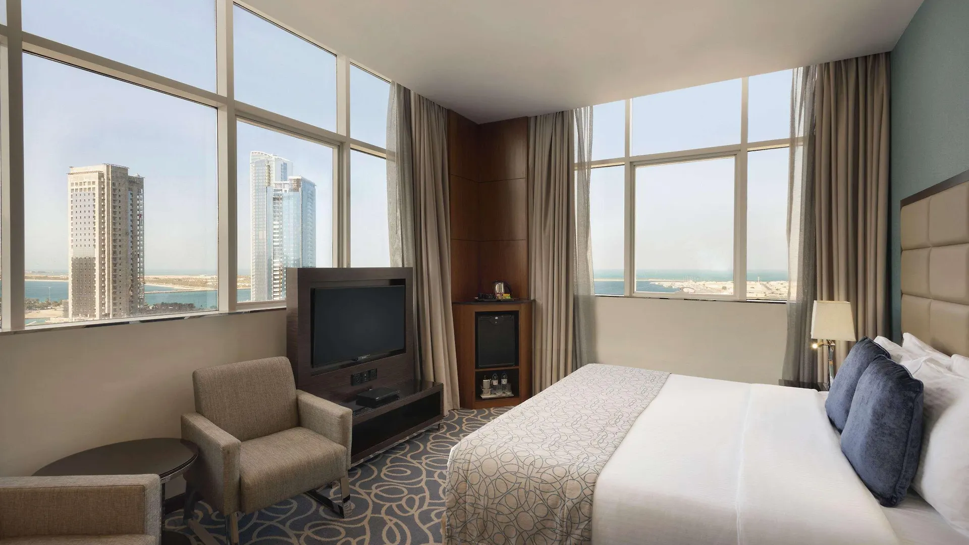 Hotel Ramada Abu Dhabi Corniche