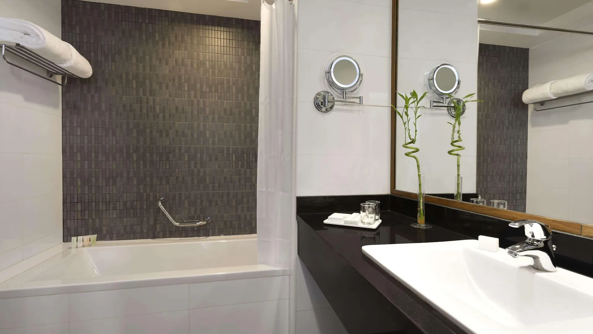 Hotel Ramada Abu Dhabi Corniche
