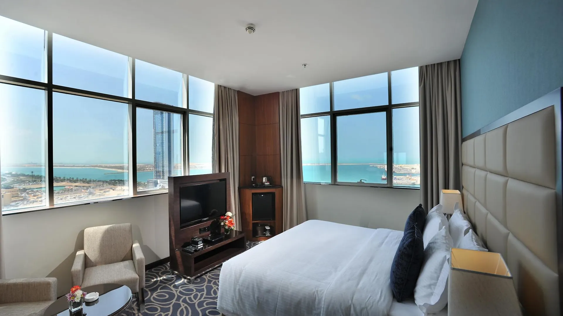 Ramada Abu Dhabi Corniche Hotell