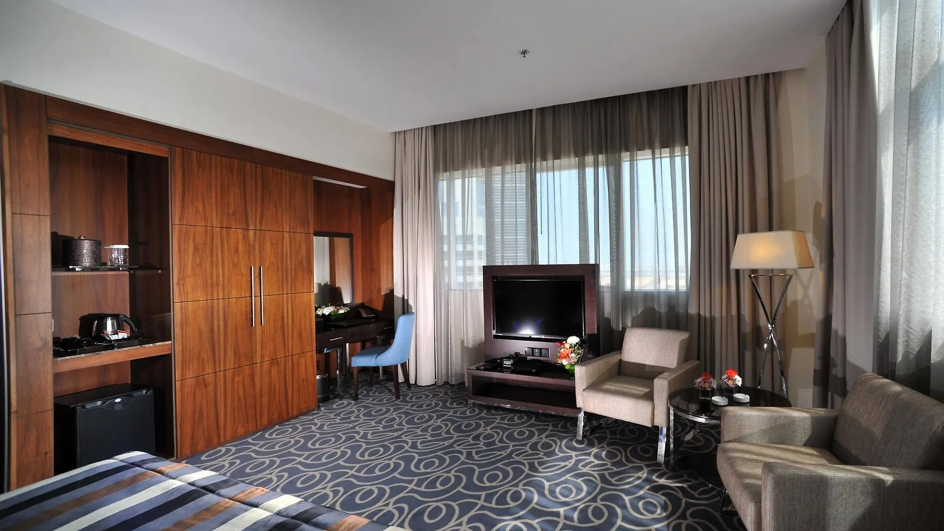 Ramada Abu Dhabi Corniche Hotel