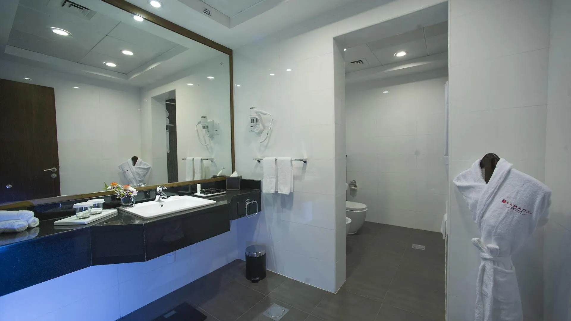 Hotel Ramada Abu Dhabi Corniche
