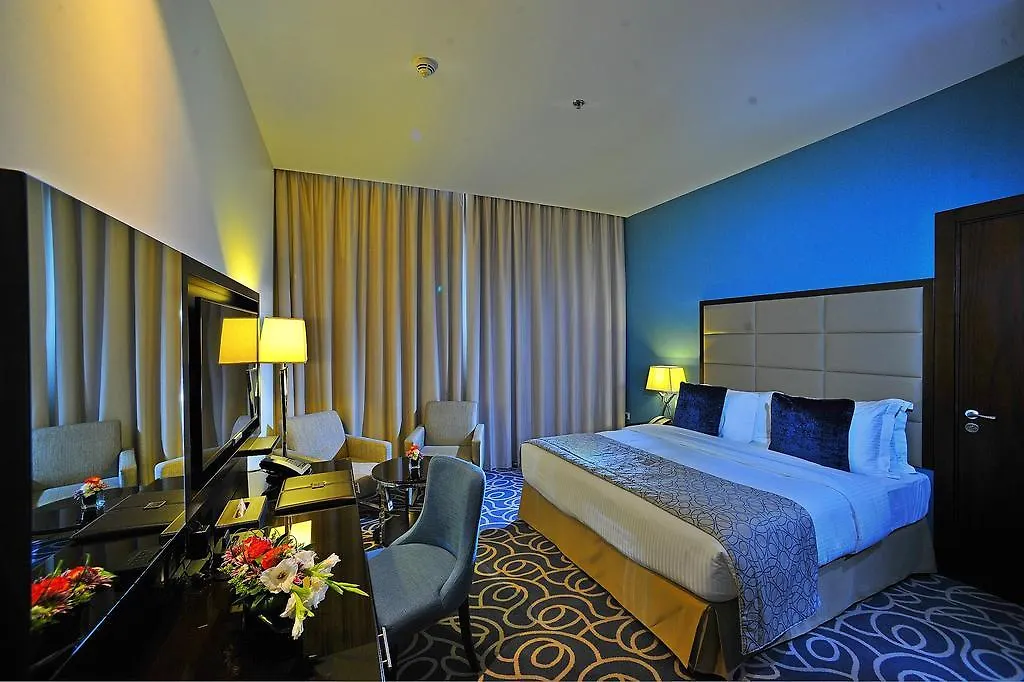 Ramada Abu Dhabi Corniche Hotel 4*,