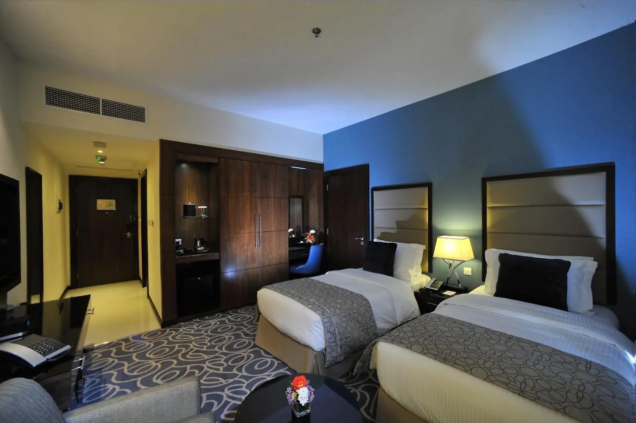 Ramada Abu Dhabi Corniche Hotel 4*,